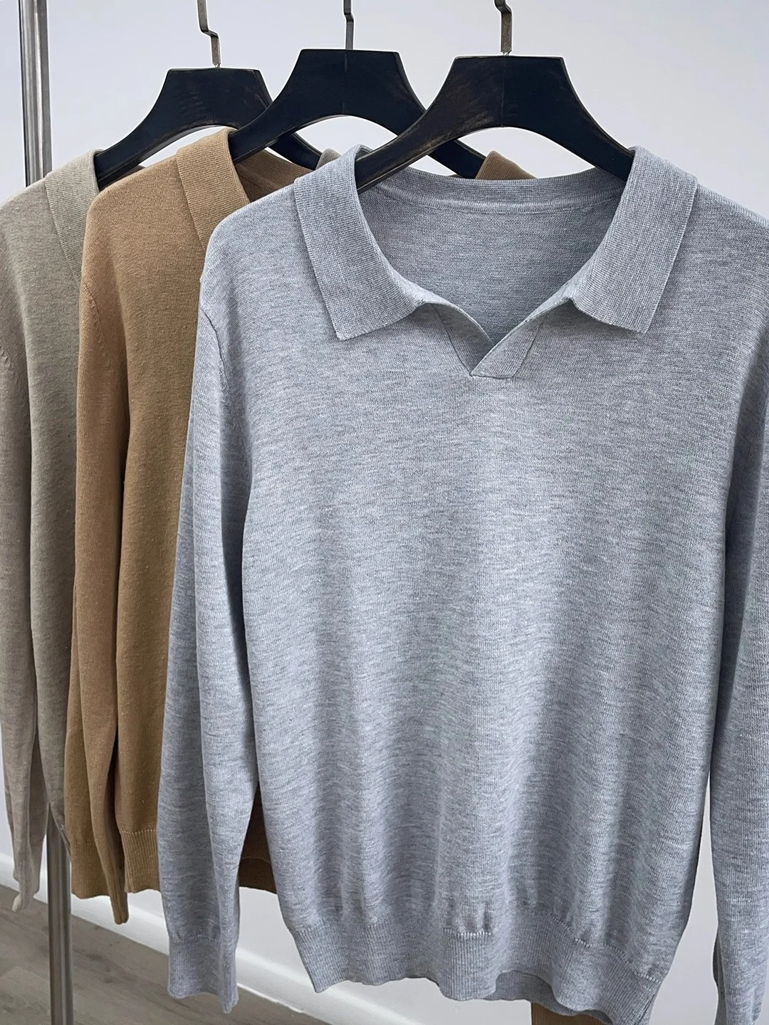 Итальянский элитный мужской вязаный свитер из 100% шерсти с мягким тонким воротником, однотонный, повседневный, элегантный, комфортный крой
Итальянский элитный мужской вязаный свитер из 100% шерсти с мягким тонким воротником, однотонный, повседневный, элегантный, комфортный крой