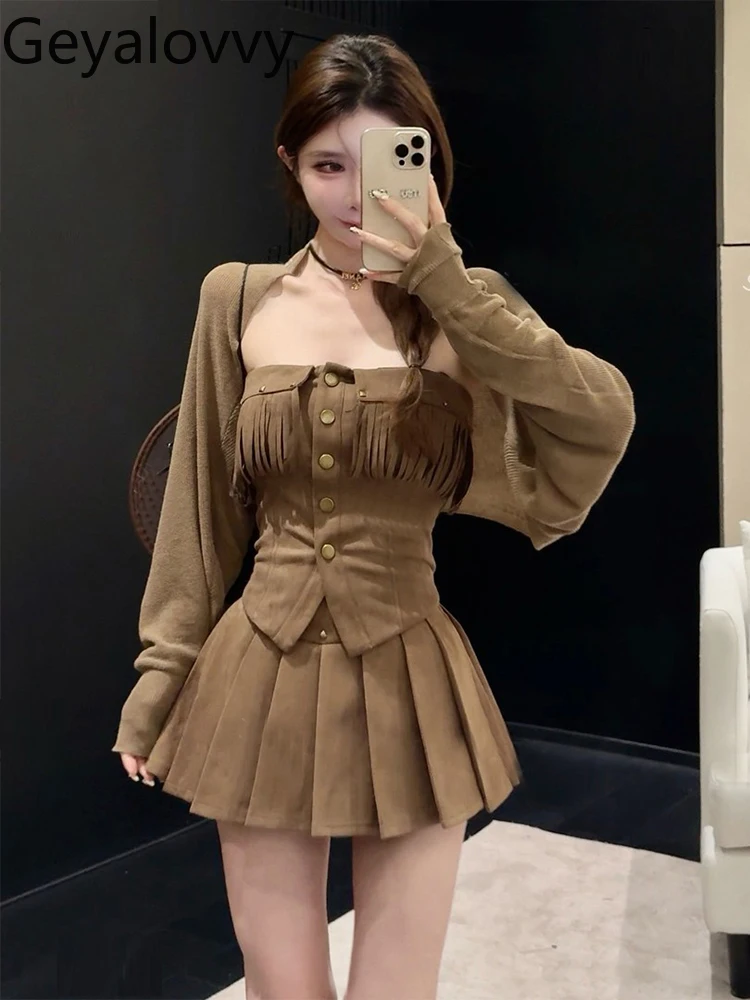 Однобортный топ на бретельках с кисточками в винтажном стиле для женщин, плиссированная короткая юбка с высокой талией, осенне-зимний универсальный милый наряд
Однобортный топ на бретельках с кисточками в винтажном стиле для женщин, плиссированная короткая юбка с высокой талией, осенне-зимний универсальный милый наряд