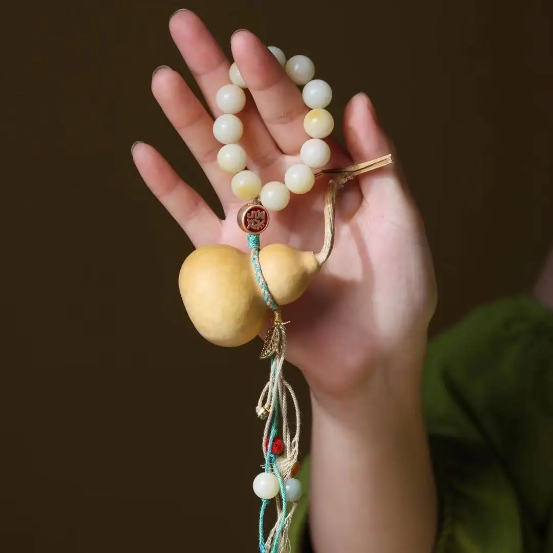 2025 New Original Ethnic Style Couple Bodhi Root Gourd Hand-wrung Simple Plate Play Bag Car Hanging Keychain
2025 New Original Ethnic Style Couple Bodhi Root Gourd Hand-wrung Simple Plate Play Bag Car Hanging Keychain