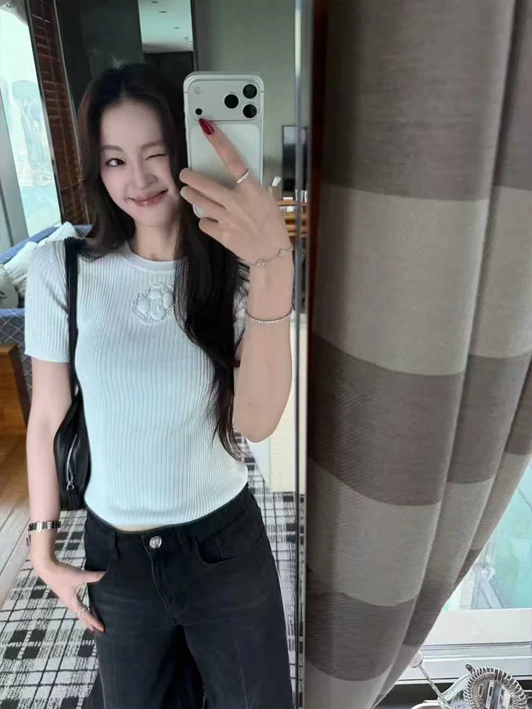 Elegant Simple Knitted Short Sleeve T-Shirt for Women Floral Print Versatile Casual Cotton Top High Intelligence High Cultiva...
Elegant Simple Knitted Short Sleeve T-Shirt for Women Floral Print Versatile Casual Cotton Top High Intelligence High Cultiva...