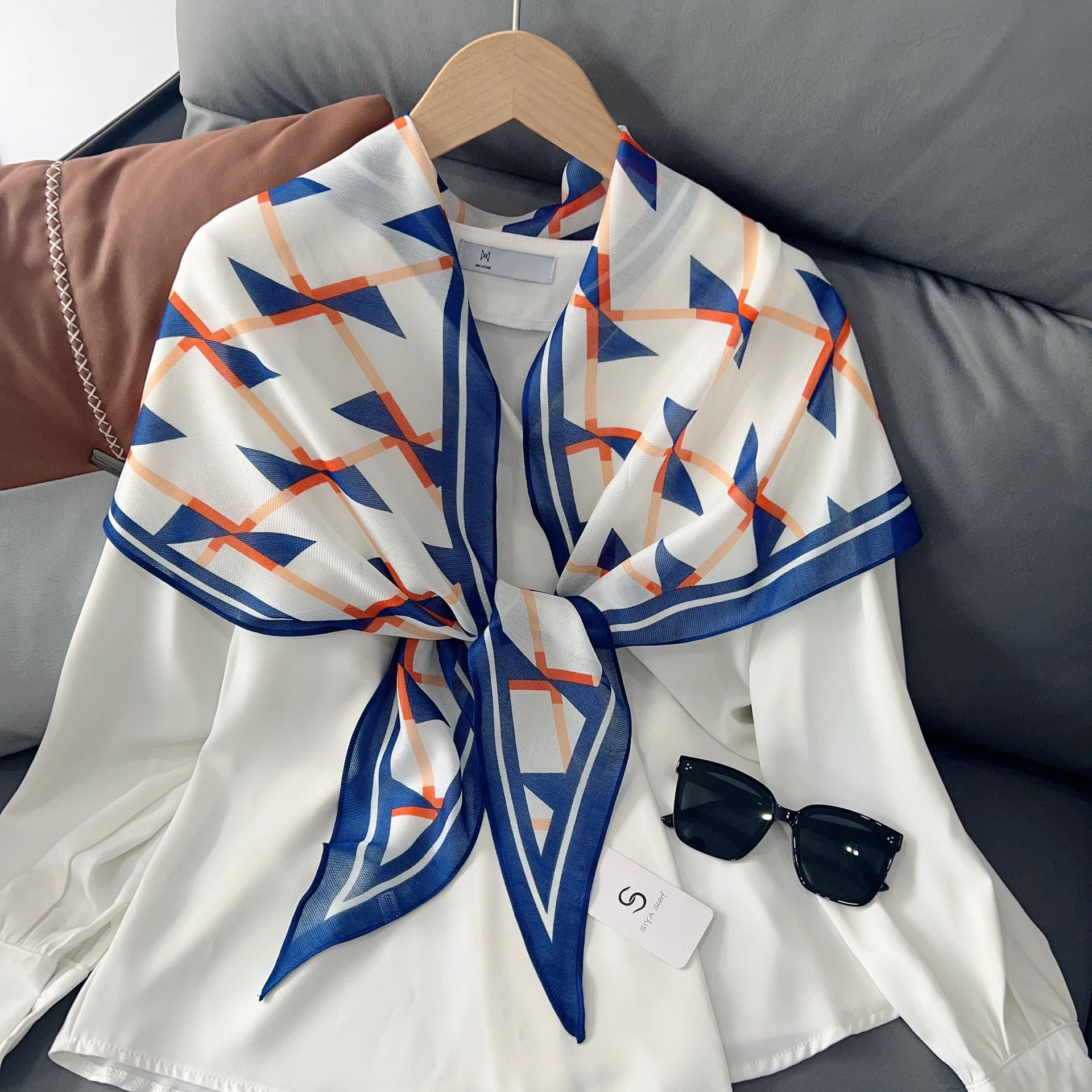Luxury Patchwork Geometry Print Scarf Shawl Hijabs for Women Femal New Daily Decoration Casual Women's Long Polyester Thin Scarf
Luxury Patchwork Geometry Print Scarf Shawl Hijabs for Women Femal New Daily Decoration Casual Women's Long Polyester Thin Scarf