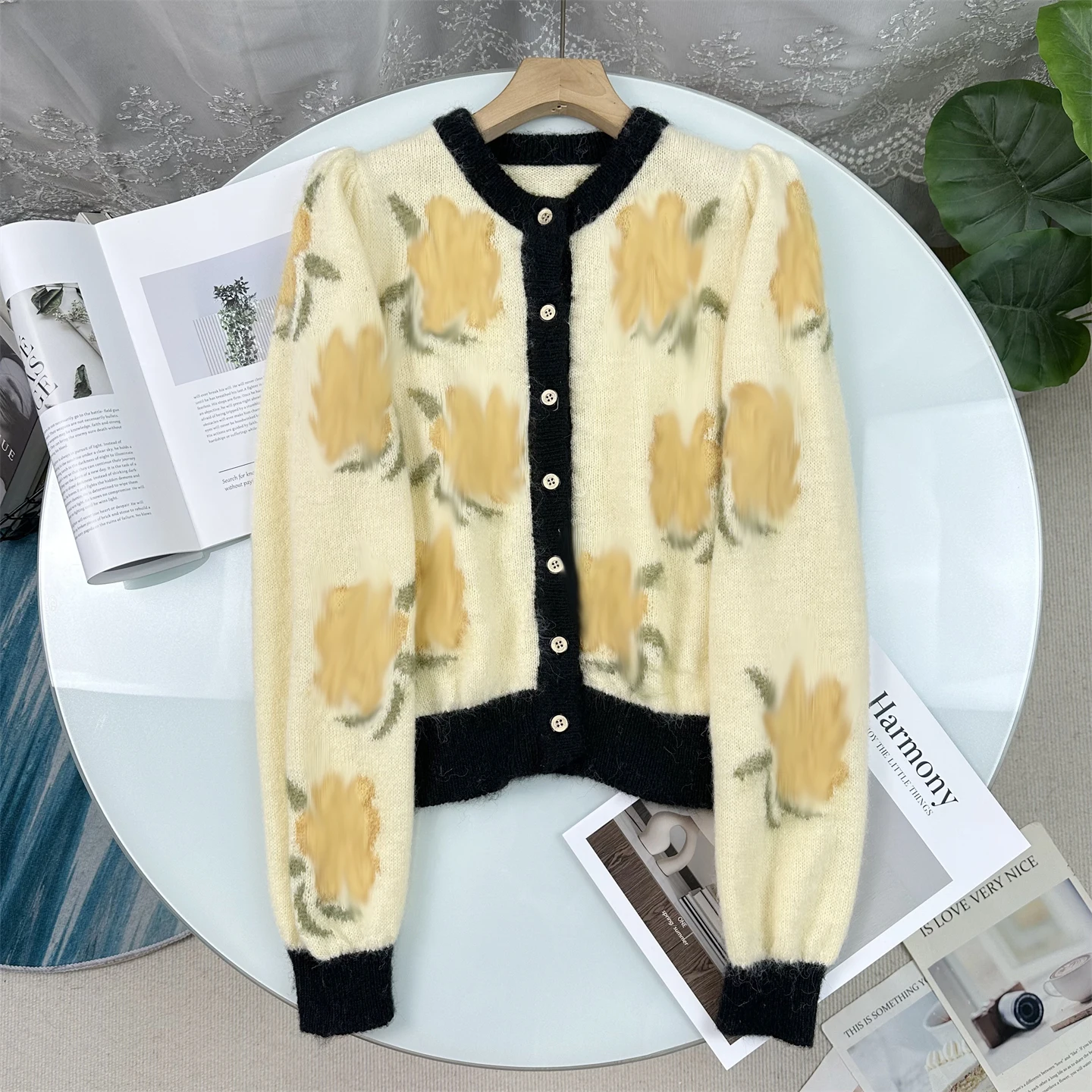 Spring 2026 Hand-Knitted Embroidered Flower Center round Neck Open Cardigan Women's Knitted Outerwear French Style Long Sleeve
Spring 2026 Hand-Knitted Embroidered Flower Center round Neck Open Cardigan Women's Knitted Outerwear French Style Long Sleeve