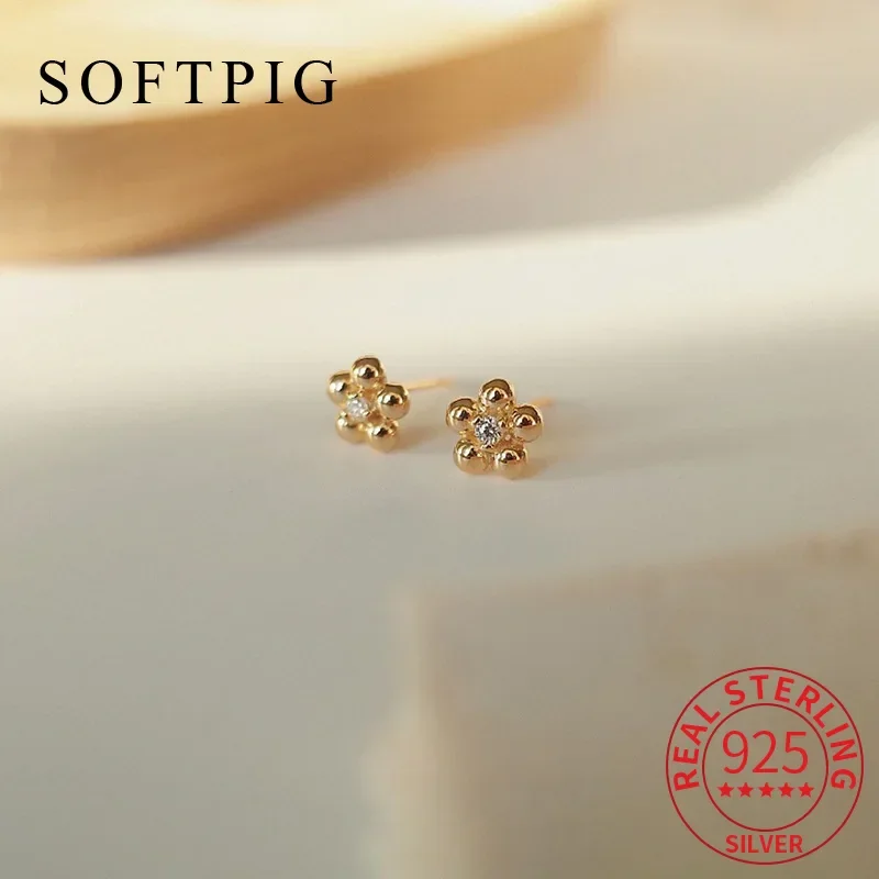 SOFTPIG настоящее серебро 925 пробы, золото 18 карат, циркон, цветок, мини-серьги-гвоздики для женщин, милые ювелирные изделия, легкие роскошные аксессуары
SOFTPIG настоящее серебро 925 пробы, золото 18 карат, циркон, цветок, мини-серьги-гвоздики для женщин, милые ювелирные изделия, легкие роскошные аксессуары