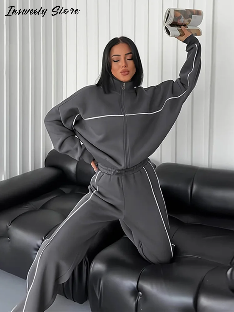 Модный полосатый спортивный костюм, женский комплект с воротником-стойкой на молнии и длинными рукавами, пальто с широкими штанинами, 2026, весенний новый женский повседневный наряд из 2 предметов
Модный полосатый спортивный костюм, женский комплект с воротником-стойкой на молнии и длинными рукавами, пальто с широкими штанинами, 2026, весенний новый женский повседневный наряд из 2 предметов