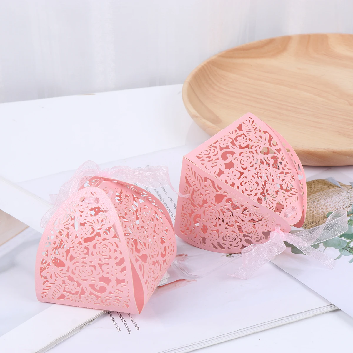 50pcs Rose Hollow Candy Box Custom Rose Design Wedding Sugar Elegant Gift Box Wedding Party Supplies (Pink)
50pcs Rose Hollow Candy Box Custom Rose Design Wedding Sugar Elegant Gift Box Wedding Party Supplies (Pink)