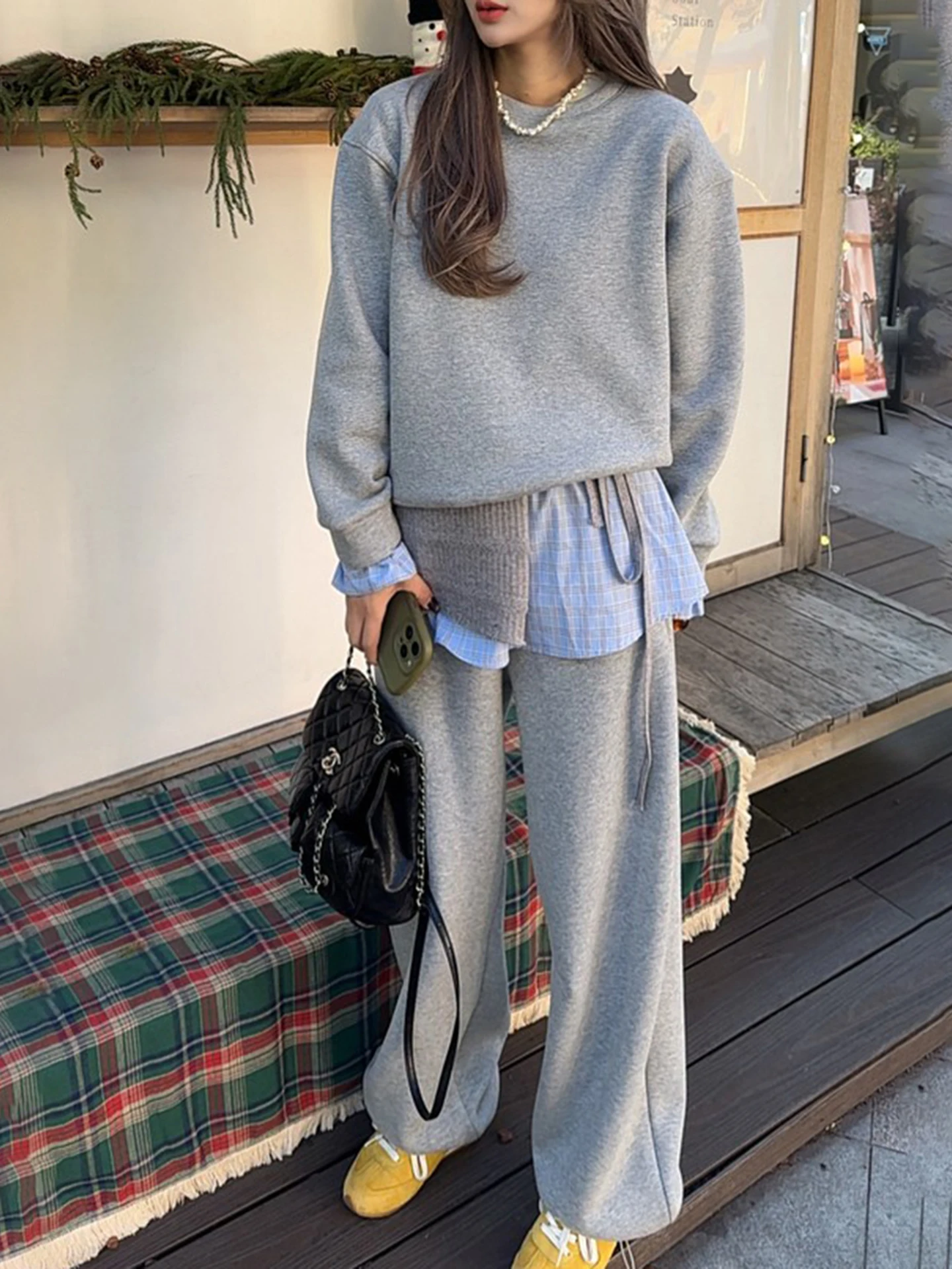 Retro Patchwork Fake Two-Piece Hoodie Set Women Spring Autumn New Design Checkered Curtain Fashionable Sweatpants Three-Piece...
Retro Patchwork Fake Two-Piece Hoodie Set Women Spring Autumn New Design Checkered Curtain Fashionable Sweatpants Three-Piece...