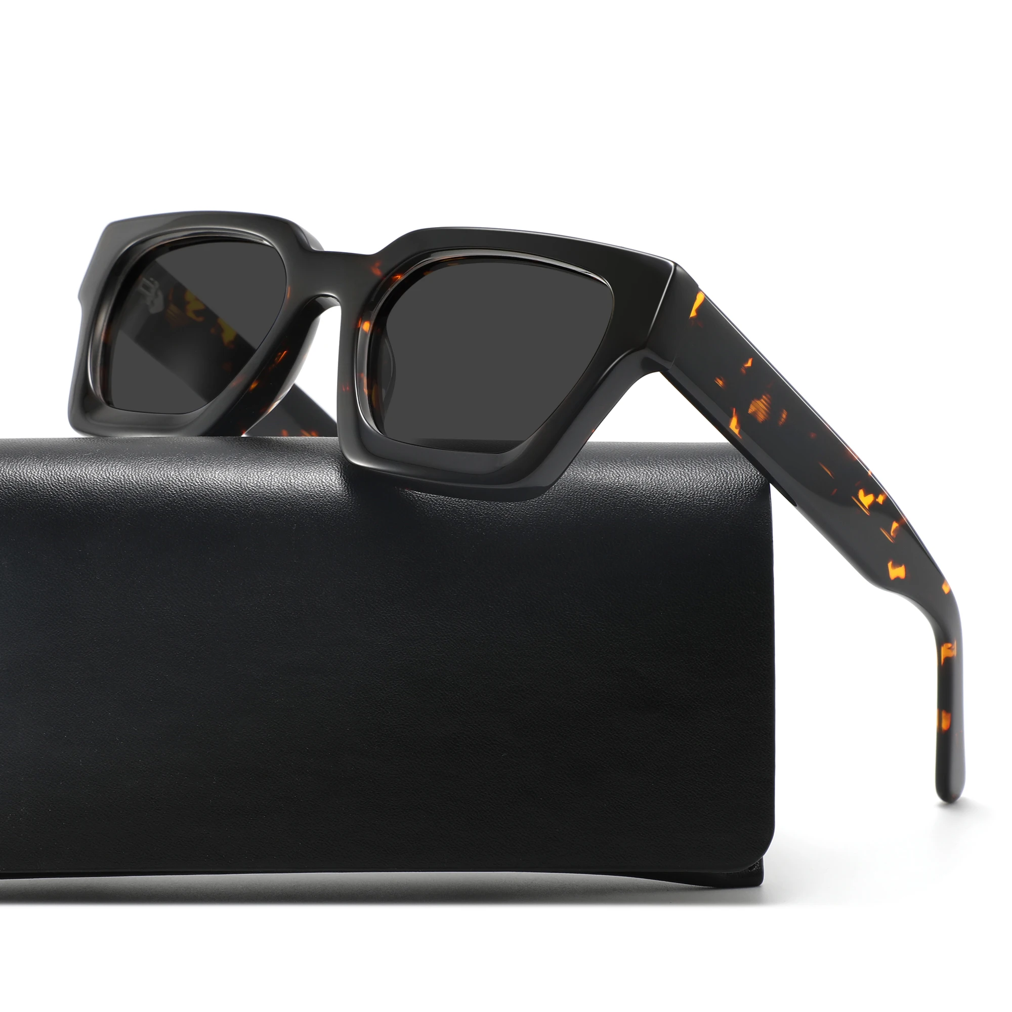 CONCHEN New Retro Unisex Sunglasses Fashion Classic Frame Sunglasses TAC Polarized Lens Carbonated Fiber Sunglasses Men
CONCHEN New Retro Unisex Sunglasses Fashion Classic Frame Sunglasses TAC Polarized Lens Carbonated Fiber Sunglasses Men