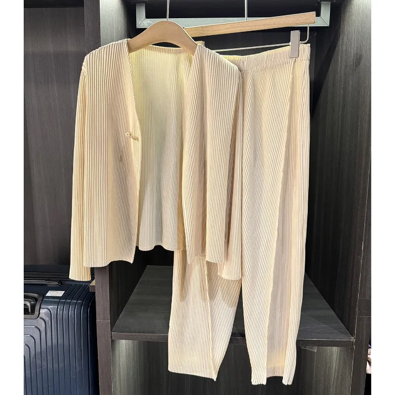 Miyake Pleated Pants Suit Simple Casual Temperament Solid Color Fashion Suit 2025 Fall New Cardigan Thin Casual Pants Suit
Miyake Pleated Pants Suit Simple Casual Temperament Solid Color Fashion Suit 2025 Fall New Cardigan Thin Casual Pants Suit