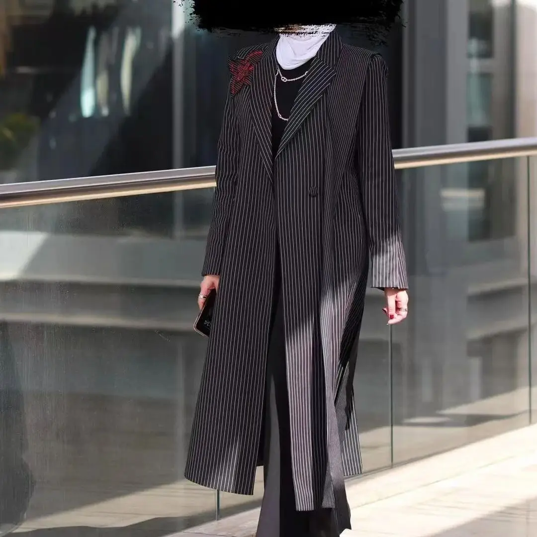 Ladies Autumn/Winter Windproof Striped Patchwork Suit Coat Irregular Ribbon Handmade Flower Long Windbreaker
Ladies Autumn/Winter Windproof Striped Patchwork Suit Coat Irregular Ribbon Handmade Flower Long Windbreaker