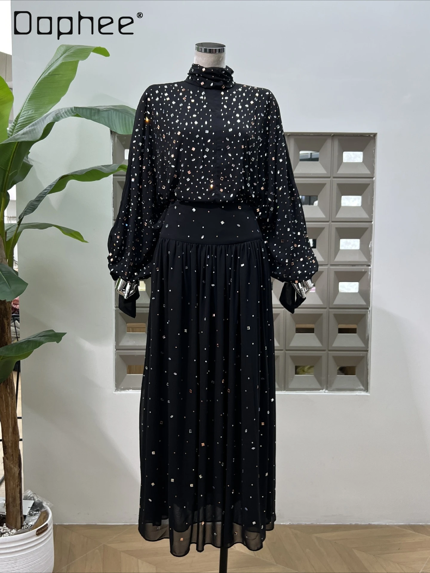 Elegant Fashionable Socialite Suit Autumn New Rhinestone Pullover High Neck Top Long A-line Skirt Heavy Industry Two-Piece Set
Elegant Fashionable Socialite Suit Autumn New Rhinestone Pullover High Neck Top Long A-line Skirt Heavy Industry Two-Piece Set