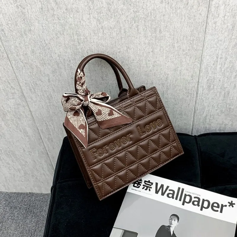 Versatile Vintage Female Bag Underarm Crossbody Campus Students Bag Casual Attractive Stylish Exquisite Practical
Versatile Vintage Female Bag Underarm Crossbody Campus Students Bag Casual Attractive Stylish Exquisite Practical