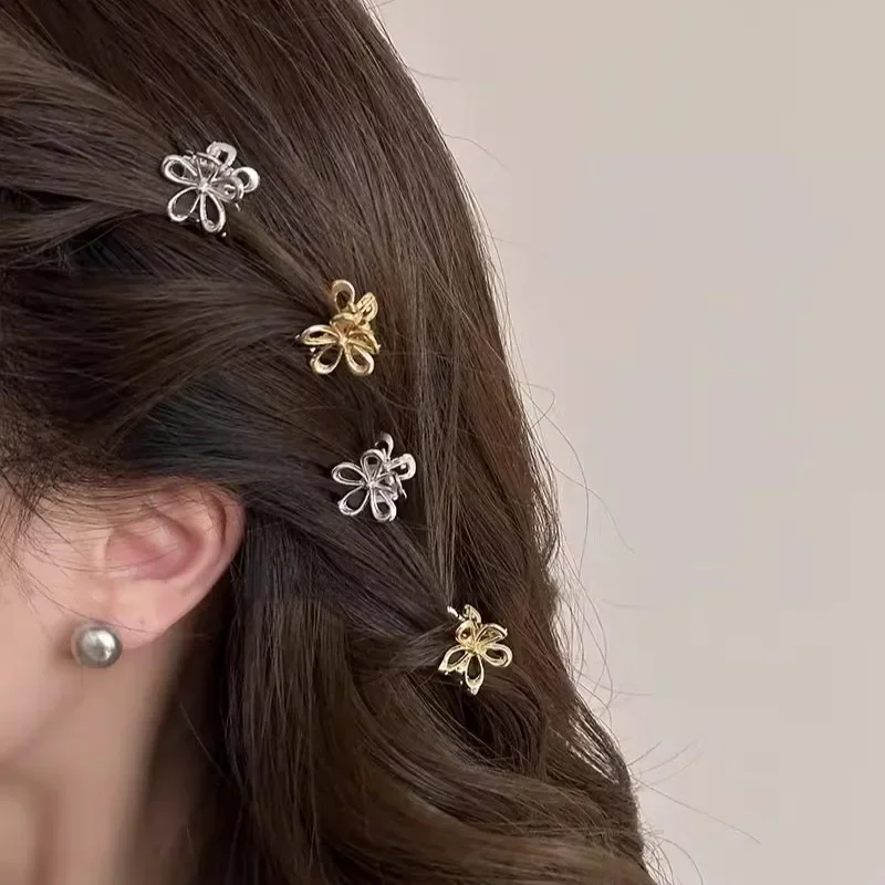 2pcs Mini Korean Metal Flower Hair Claw Gold Silver Flower Geometric Clamps Grab Shark Clip Ins Fashion Women Hair Accessories
2pcs Mini Korean Metal Flower Hair Claw Gold Silver Flower Geometric Clamps Grab Shark Clip Ins Fashion Women Hair Accessories