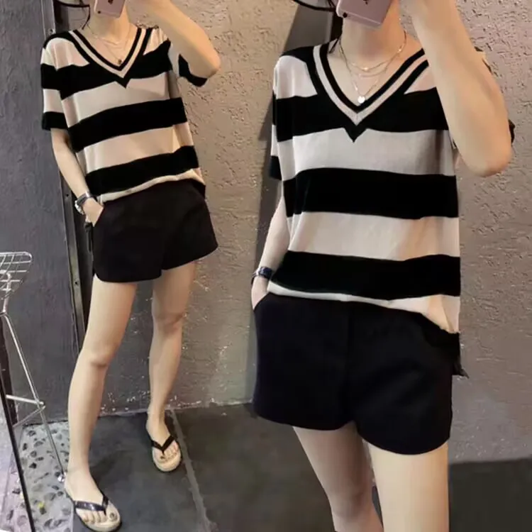 plus Size Women's Summer Thin Short Sleeve V-Neck Loose Slimming Striped T-Shirt Set Casual Sportswear Two-Piece Ensemble
plus Size Women's Summer Thin Short Sleeve V-Neck Loose Slimming Striped T-Shirt Set Casual Sportswear Two-Piece Ensemble