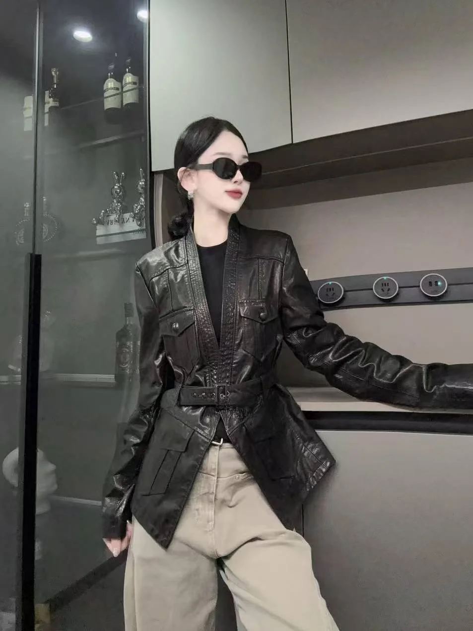Cool Spicy Street Style Women's Loose Leather Jacket 2025 Early Spring New Arrival Fashionable Biker Clothes Sheepskin Coat
Cool Spicy Street Style Women's Loose Leather Jacket 2025 Early Spring New Arrival Fashionable Biker Clothes Sheepskin Coat