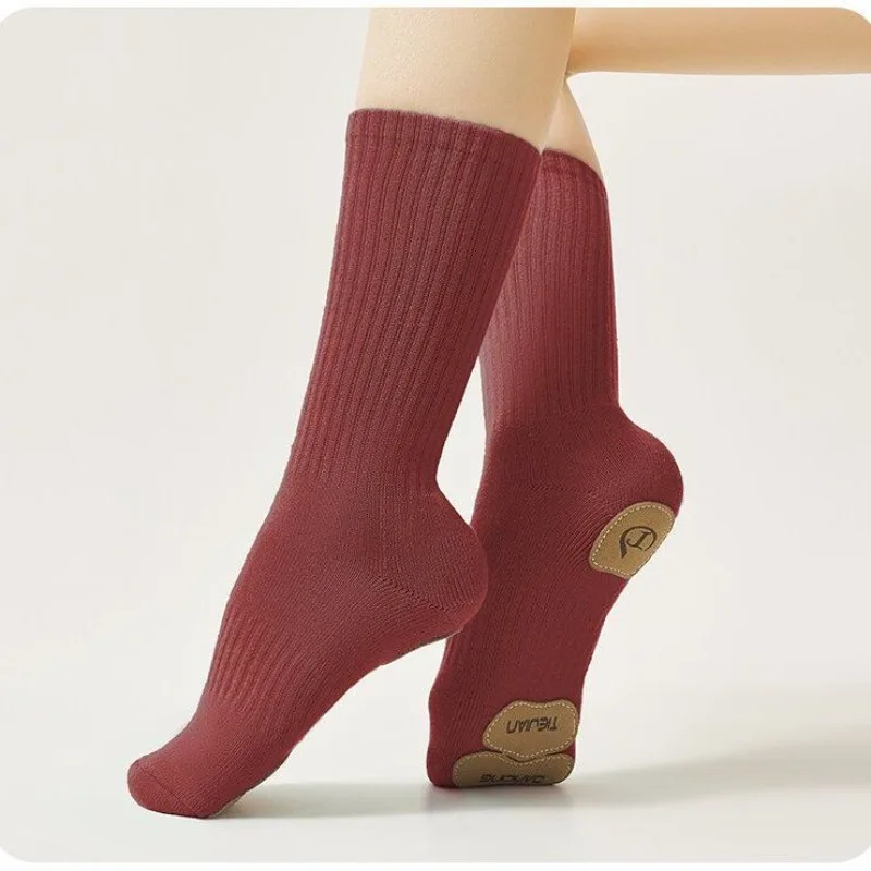 Нескользящие танцевальные носки XIHAHA: современные балетные хлопковые носки средней длины, утолщенные, профессиональные, для йоги и танцев
Нескользящие танцевальные носки XIHAHA: современные балетные хлопковые носки средней длины, утолщенные, профессиональные, для йоги и танцев