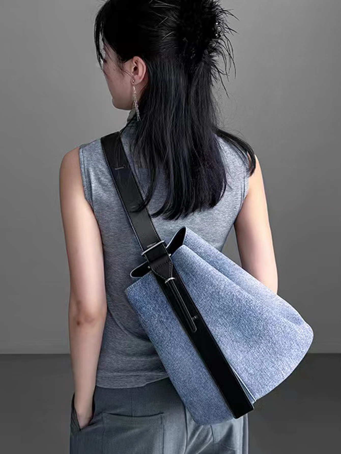 Small retro contrasting color bucket bag for women2024 new high-end tote bag,large capacity fashionable single shoulder crossbod
Small retro contrasting color bucket bag for women2024 new high-end tote bag,large capacity fashionable single shoulder crossbod