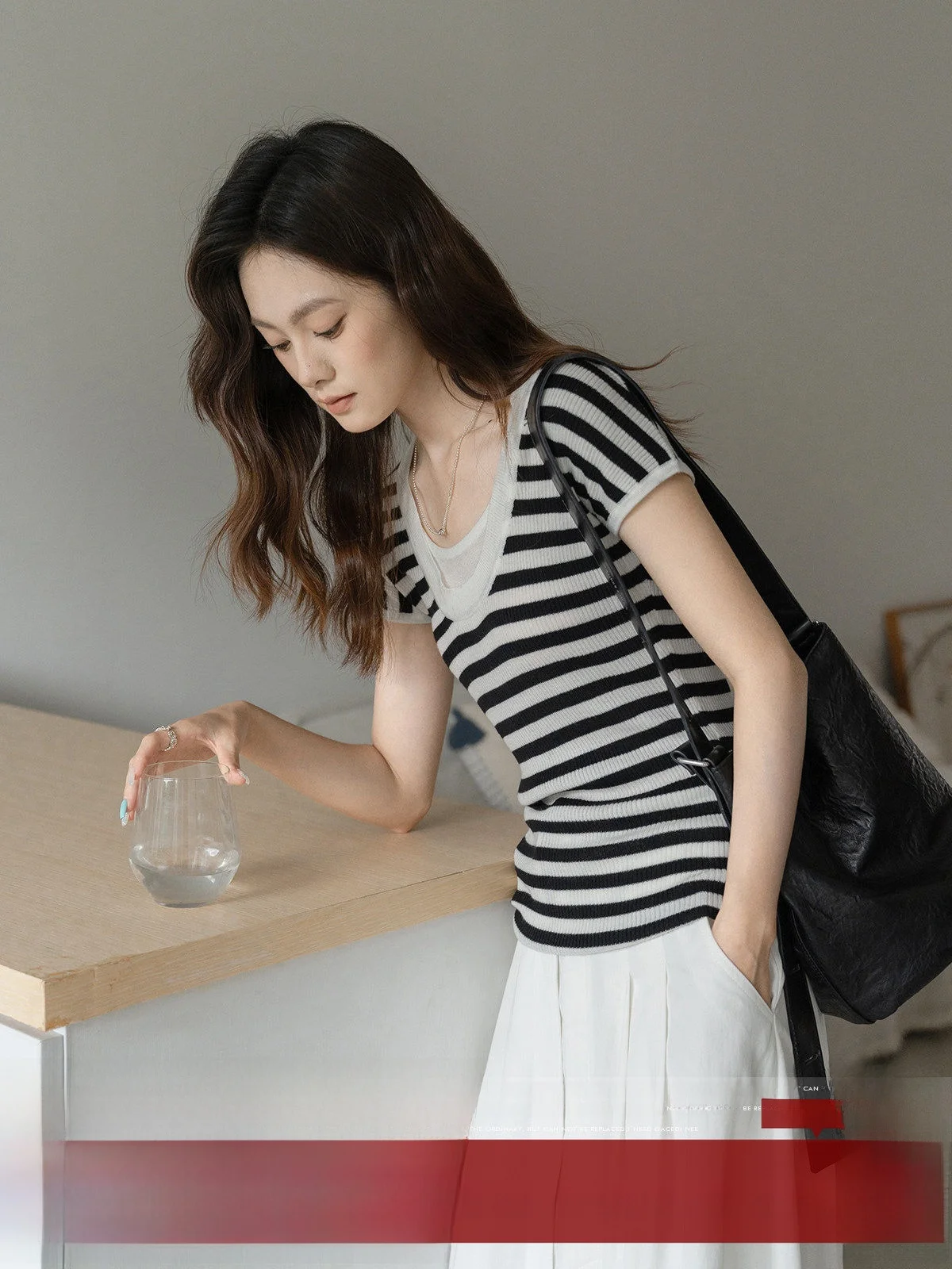 Женская летняя трикотажная футболка MoZa Slim Fit в полоску с коротким рукавом, укороченный топ в корейском стиле для повседневной носки
Женская летняя трикотажная футболка MoZa Slim Fit в полоску с коротким рукавом, укороченный топ в корейском стиле для повседневной носки