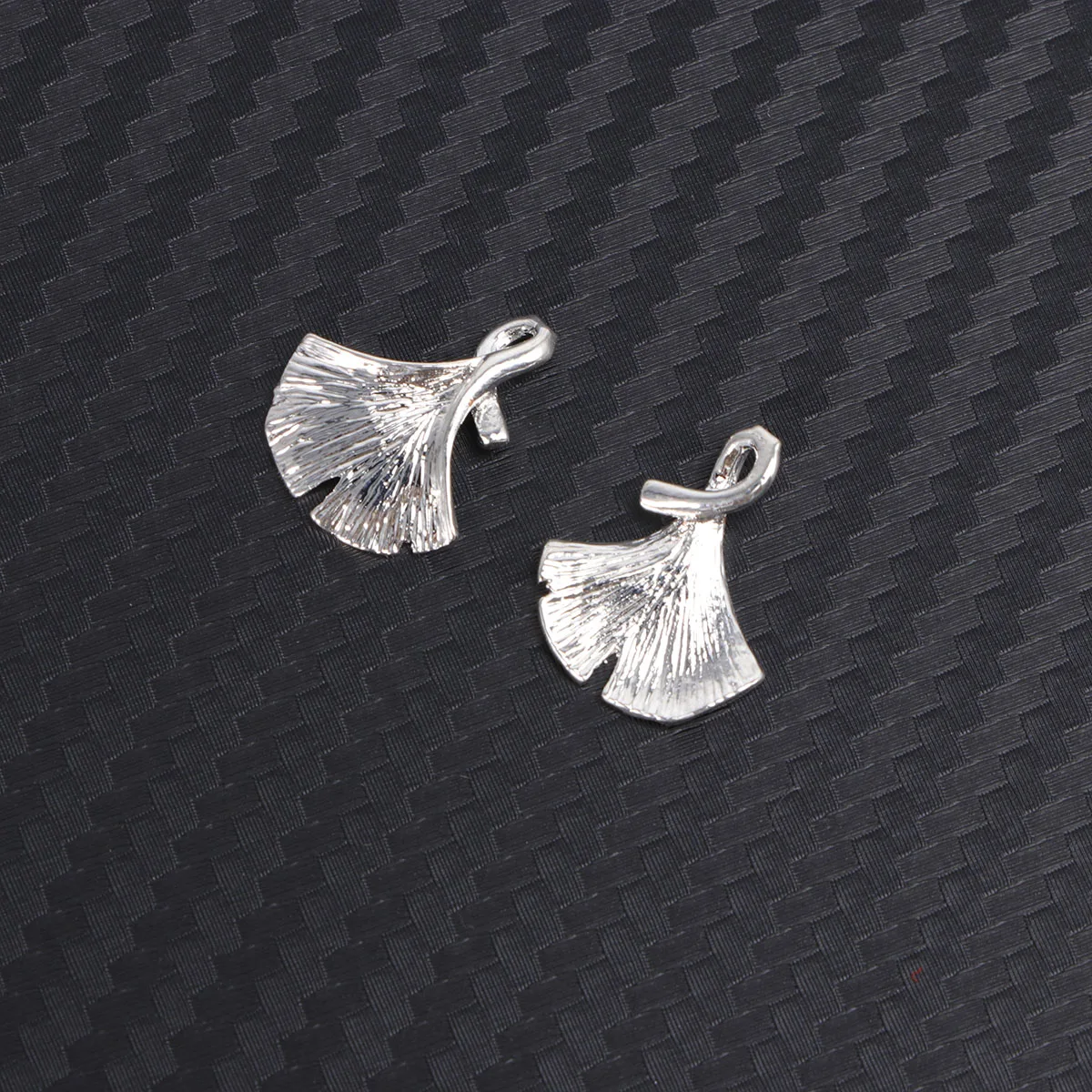 5pcs Metal Ginkgo Leaf Pendant Beads Round Spacer Jewelry Charm Craft Accessories Exquisite Silver Decorative
5pcs Metal Ginkgo Leaf Pendant Beads Round Spacer Jewelry Charm Craft Accessories Exquisite Silver Decorative