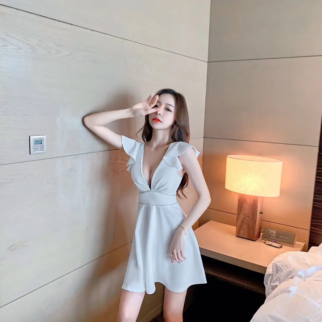 Fashion New Spring Summer Women Low Cut Deep V-Neck Dress Sexy Girl Slim Wrap Hip Skirt Party Gift Office Lady Casual Clothing
Fashion New Spring Summer Women Low Cut Deep V-Neck Dress Sexy Girl Slim Wrap Hip Skirt Party Gift Office Lady Casual Clothing