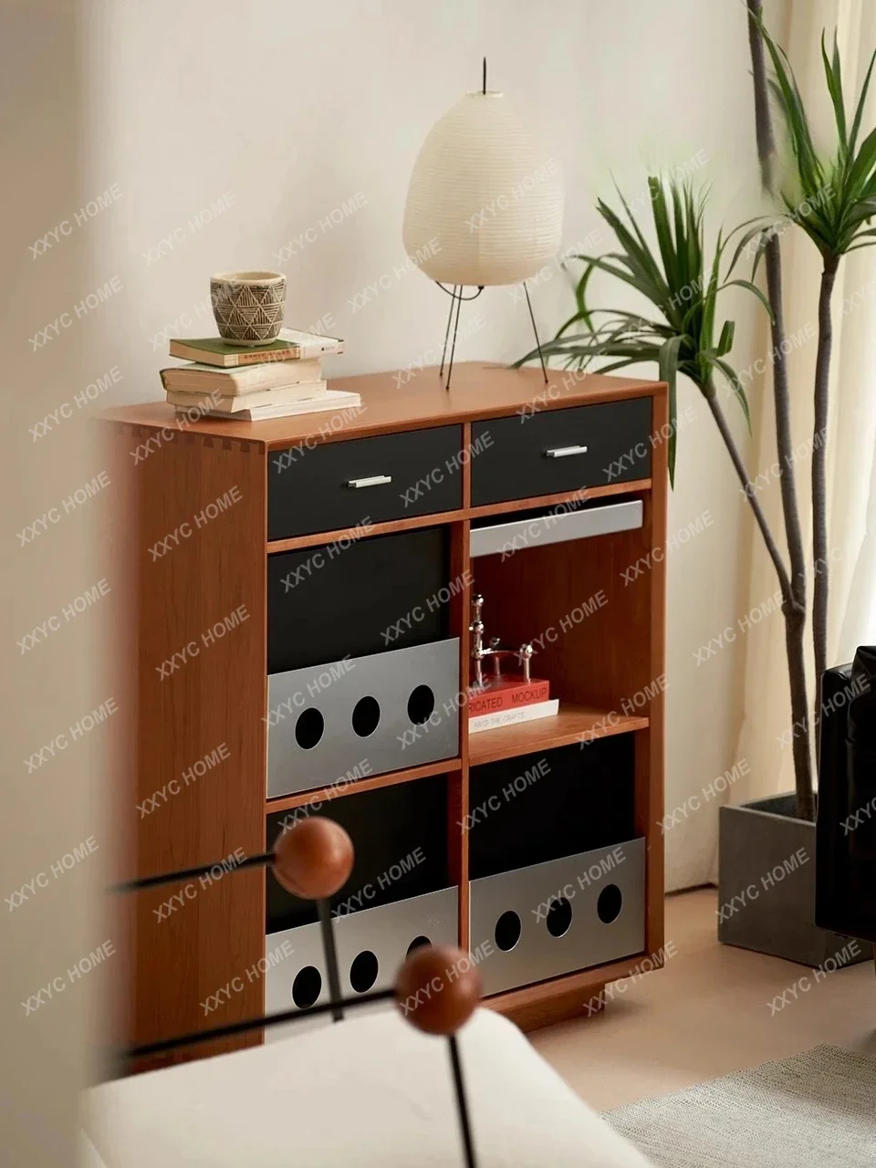 HMJParadise four-grid cabinet solid wood upturn door retro Bauhaus side magazine cabinet living room storage cabinet
HMJParadise four-grid cabinet solid wood upturn door retro Bauhaus side magazine cabinet living room storage cabinet