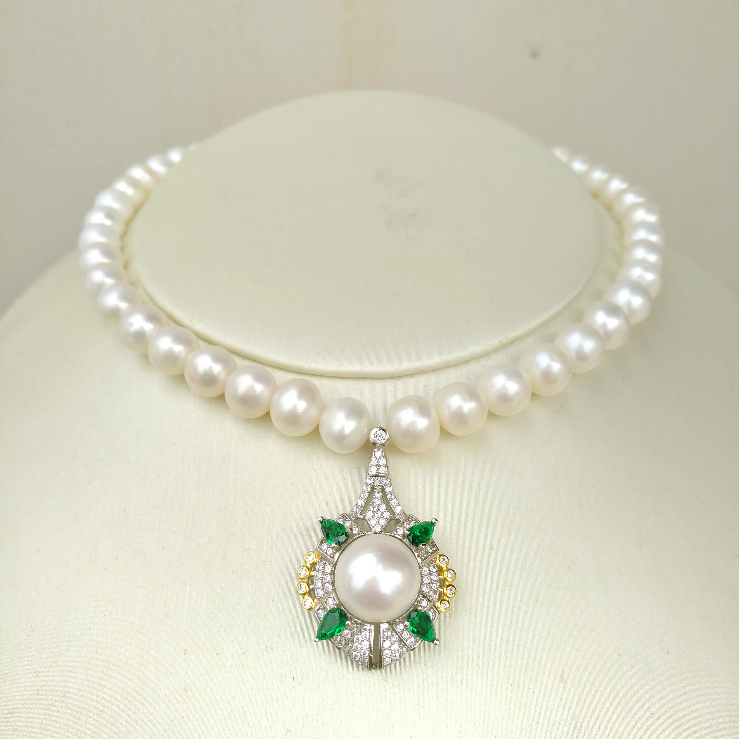 Gorgeous 7-8mm Natural Real Pearl Necklace 18" Silver 925 Big Huge Green Crystal Pendant 9-10mm 925s Free Shipping
Gorgeous 7-8mm Natural Real Pearl Necklace 18" Silver 925 Big Huge Green Crystal Pendant 9-10mm 925s Free Shipping