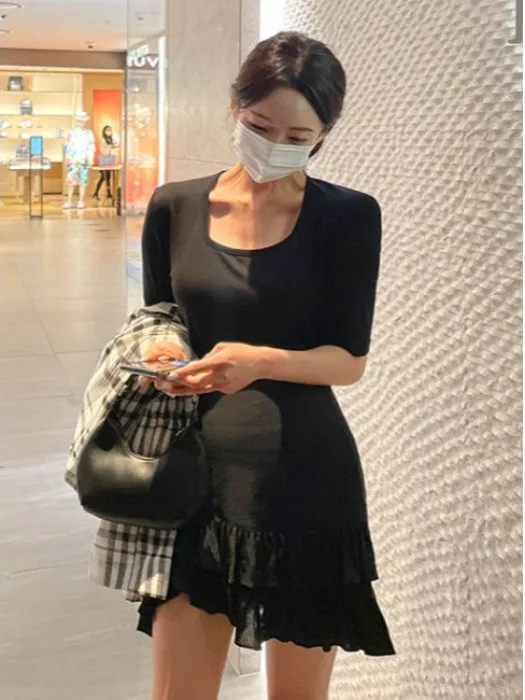 Fashionable High Waist A-Line Skirt with Pleated Elastic Waist Slimming Korean Style Commute Short Skirt
Fashionable High Waist A-Line Skirt with Pleated Elastic Waist Slimming Korean Style Commute Short Skirt