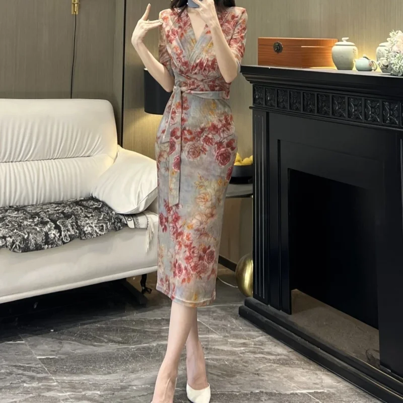 Elegant Floral V Neck Midi Dress with Waist Tie 3/4 Sleeve Slim Fit Wrap Dress
Elegant Floral V Neck Midi Dress with Waist Tie 3/4 Sleeve Slim Fit Wrap Dress