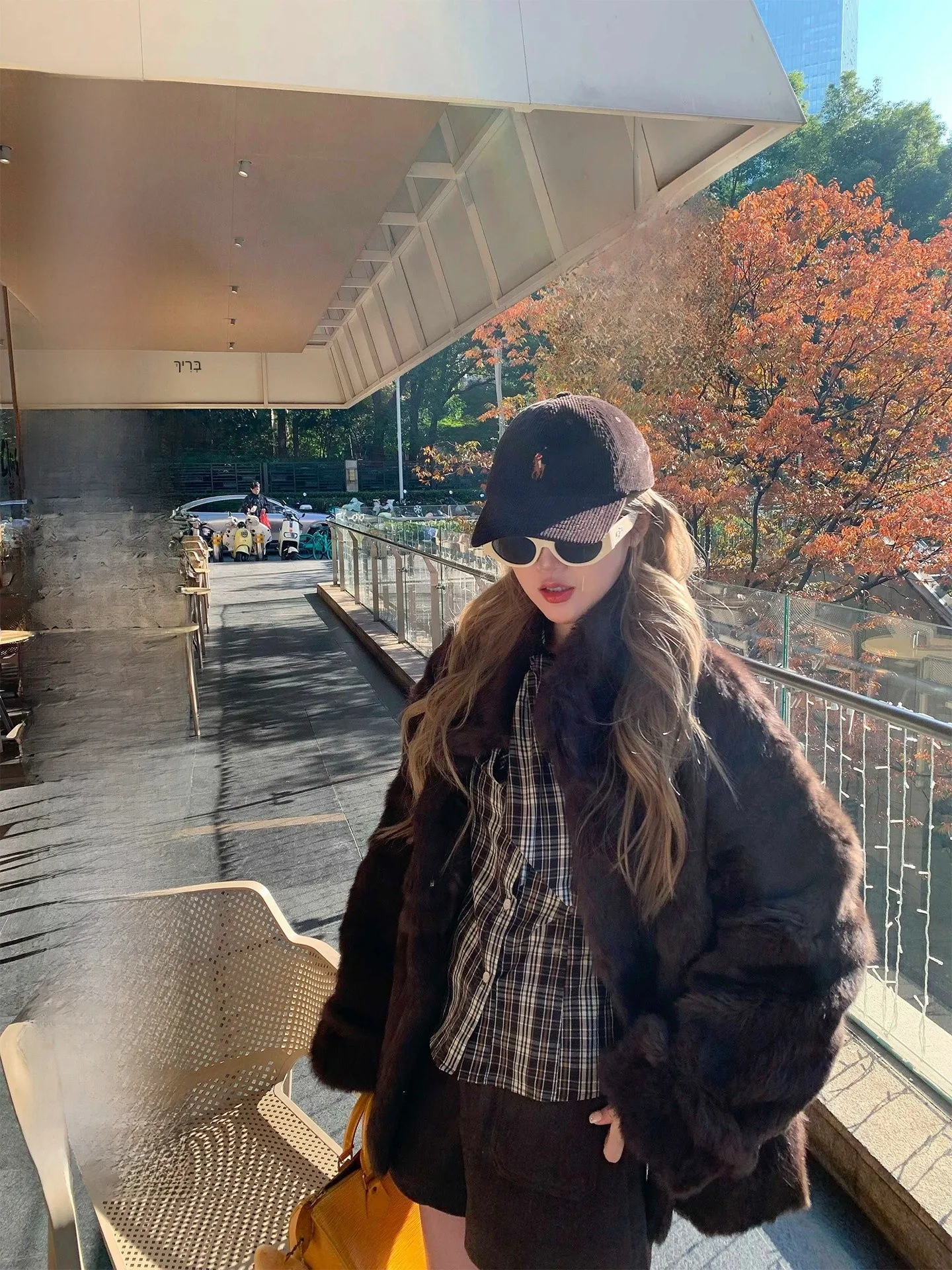 Caramel Hazelnut Latte 100% Rabbit Fur Coat Women's New Style Warm Winter Furry Top Pure Color Casual Loose Fit Long Sleeve
Caramel Hazelnut Latte 100% Rabbit Fur Coat Women's New Style Warm Winter Furry Top Pure Color Casual Loose Fit Long Sleeve