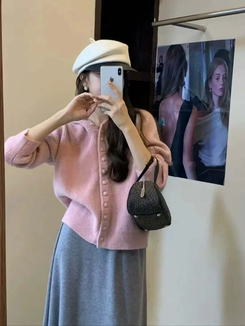 Soft Knitted Hat Design Pure Color Autumn Winter Single Button Sweater Coat Women's Straight Cut Long Sve Casual Outerwear
Soft Knitted Hat Design Pure Color Autumn Winter Single Button Sweater Coat Women's Straight Cut Long Sve Casual Outerwear