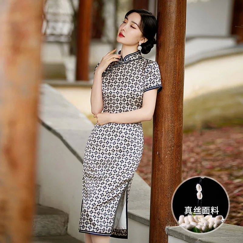 Высокое качество, новое китайское платье Cheongsam Qipao из натурального шелка, женское ретро-улучшенное платье в национальном стиле
Высокое качество, новое китайское платье Cheongsam Qipao из натурального шелка, женское ретро-улучшенное платье в национальном стиле