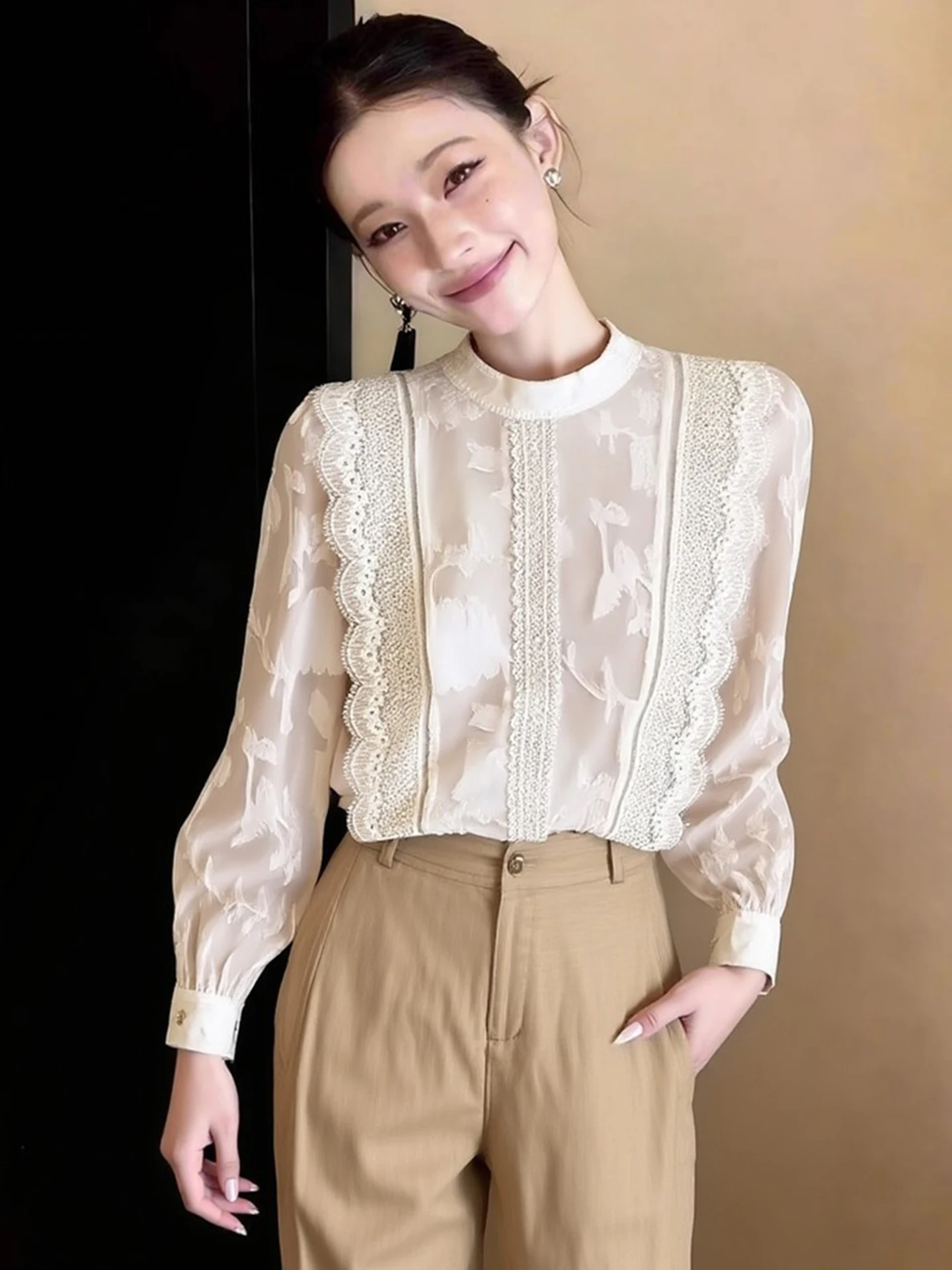 Elegant Lace Splice Design Long Sleeve Women's Shirt Spring Fashionable Versatile Korean Style Straight Cut Silk Top
Elegant Lace Splice Design Long Sleeve Women's Shirt Spring Fashionable Versatile Korean Style Straight Cut Silk Top