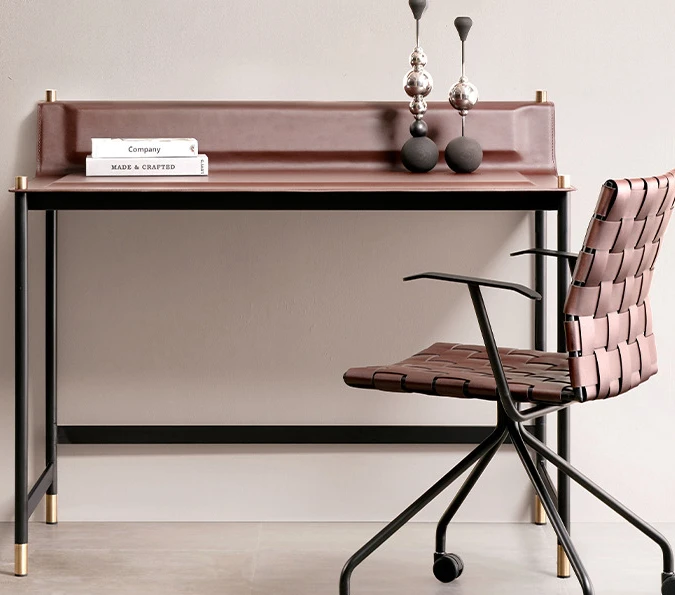 Italian minimalist saddle leather desk designer high-end stainless steel office desk, study home
Italian minimalist saddle leather desk designer high-end stainless steel office desk, study home