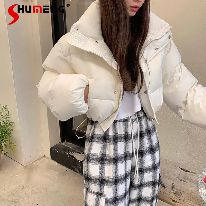 High Waist Short Down Cotton-Padded Coats for Women Winter Fashion All-Match Stand Collar Drawstring Loose Small Puffer Jackets
High Waist Short Down Cotton-Padded Coats for Women Winter Fashion All-Match Stand Collar Drawstring Loose Small Puffer Jackets