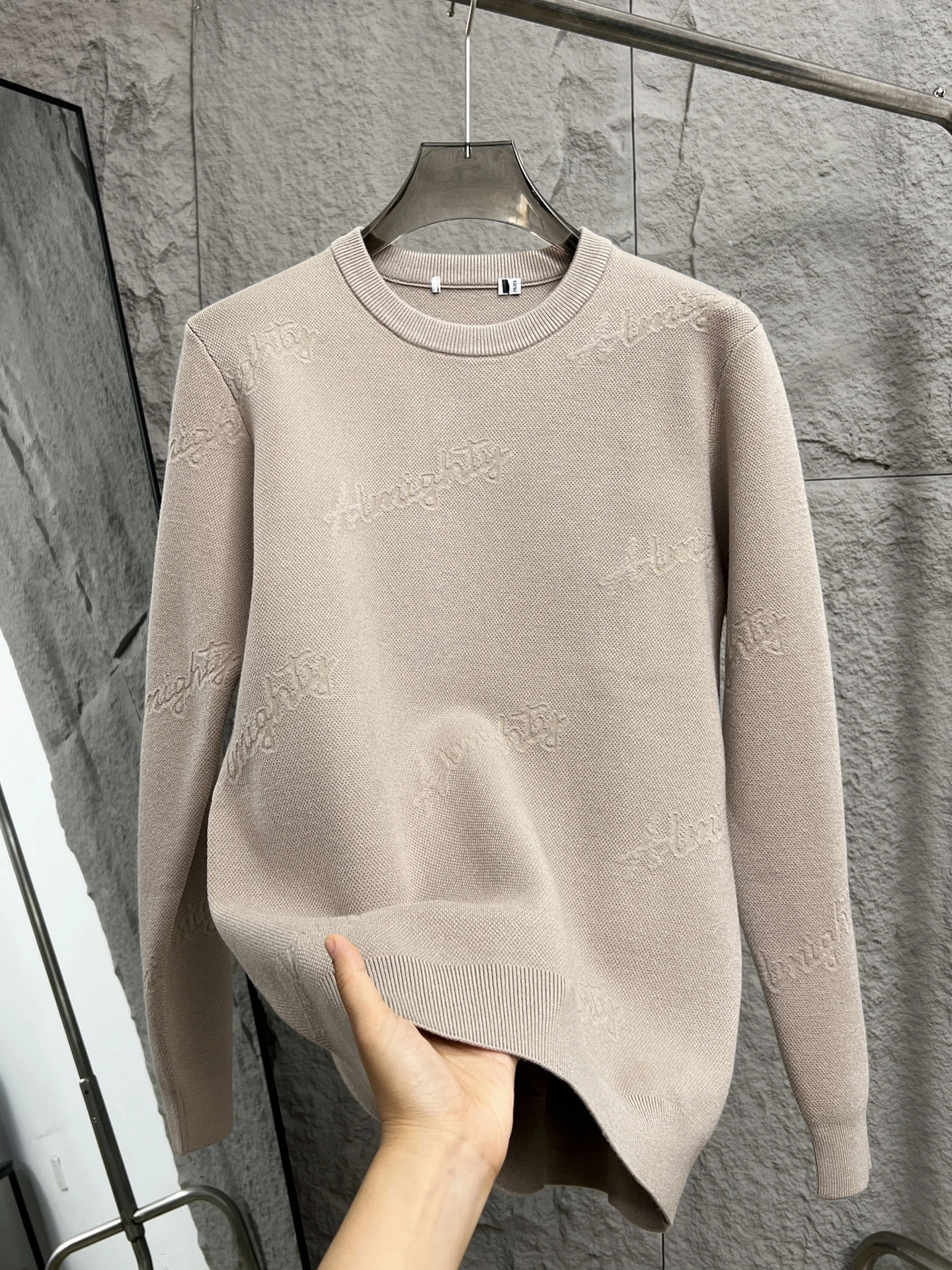 Мягкий и удобный мужской вязаный свитер однотонного цвета с круглым вырезом, осенне-зимний, модный, повседневный, из смесового полиэстера, с длинными рукавами
Мягкий и удобный мужской вязаный свитер однотонного цвета с круглым вырезом, осенне-зимний, модный, повседневный, из смесового полиэстера, с длинными рукавами