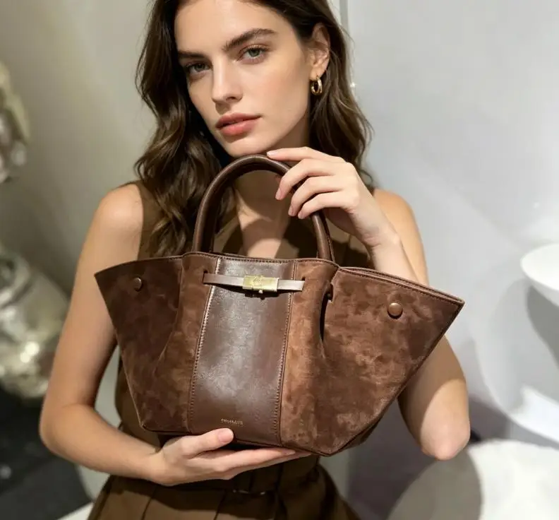 Day To Night Diaper Bag For Women Luxury Solid Color Leather Tote Large Capacity Elegant Designer Commuter Fashionable Shoulder
Day To Night Diaper Bag For Women Luxury Solid Color Leather Tote Large Capacity Elegant Designer Commuter Fashionable Shoulder