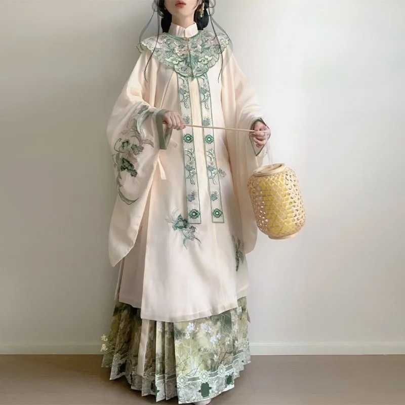 Hairpin embroidered cloud shoulder Hanfu diagonal placket stand-up collar long shirt horse face skirt ancient clothing super
Hairpin embroidered cloud shoulder Hanfu diagonal placket stand-up collar long shirt horse face skirt ancient clothing super