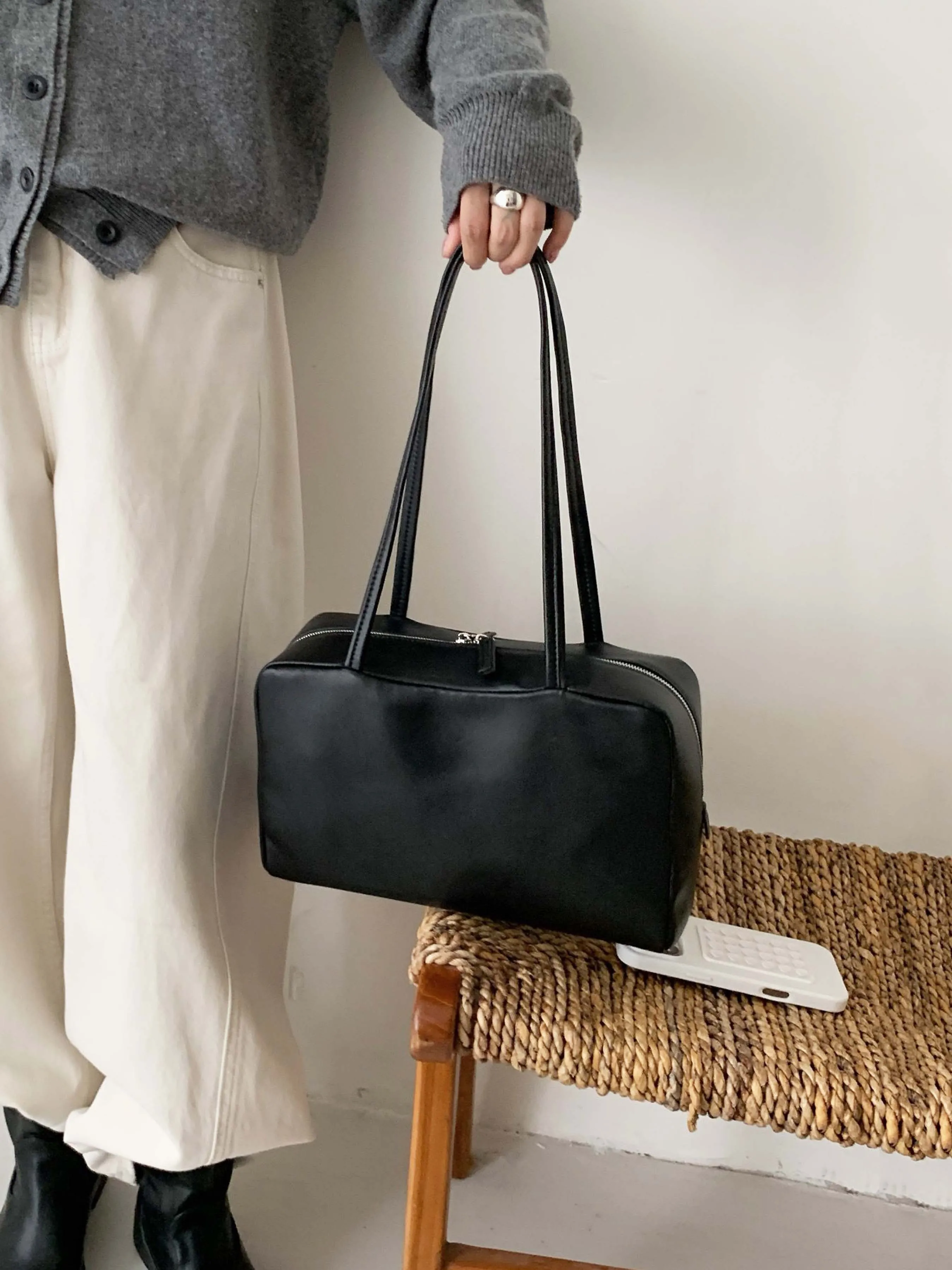 2026 New Commuter Underarm Bowling Bag Women Casual Simple Single Shoulder Boston Bag Large Capacity Pillow Bag
2026 New Commuter Underarm Bowling Bag Women Casual Simple Single Shoulder Boston Bag Large Capacity Pillow Bag