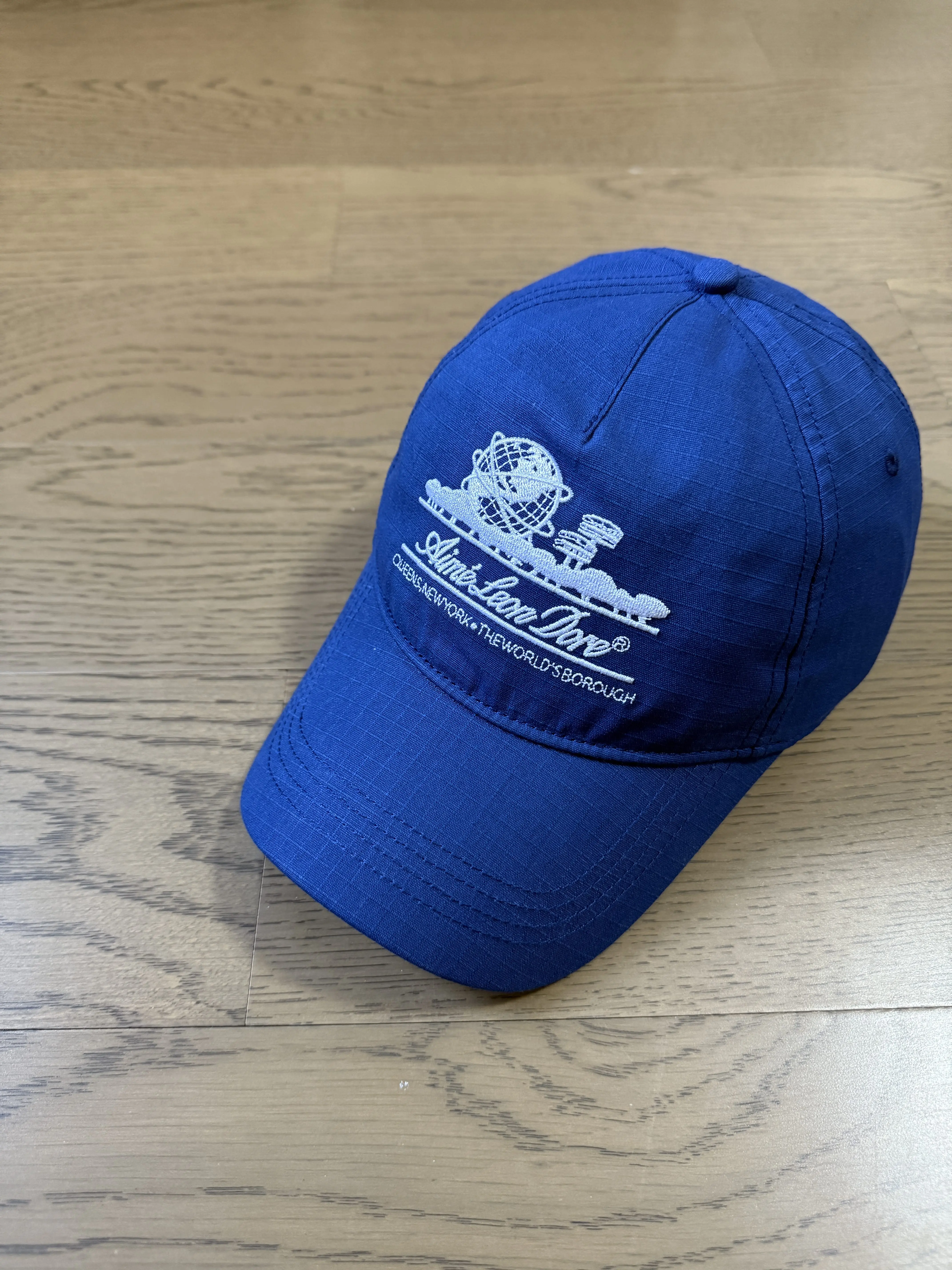 Unisphere Hat American Vintage Queen Block Embroidered Curved-brimmed Hat
Unisphere Hat American Vintage Queen Block Embroidered Curved-brimmed Hat