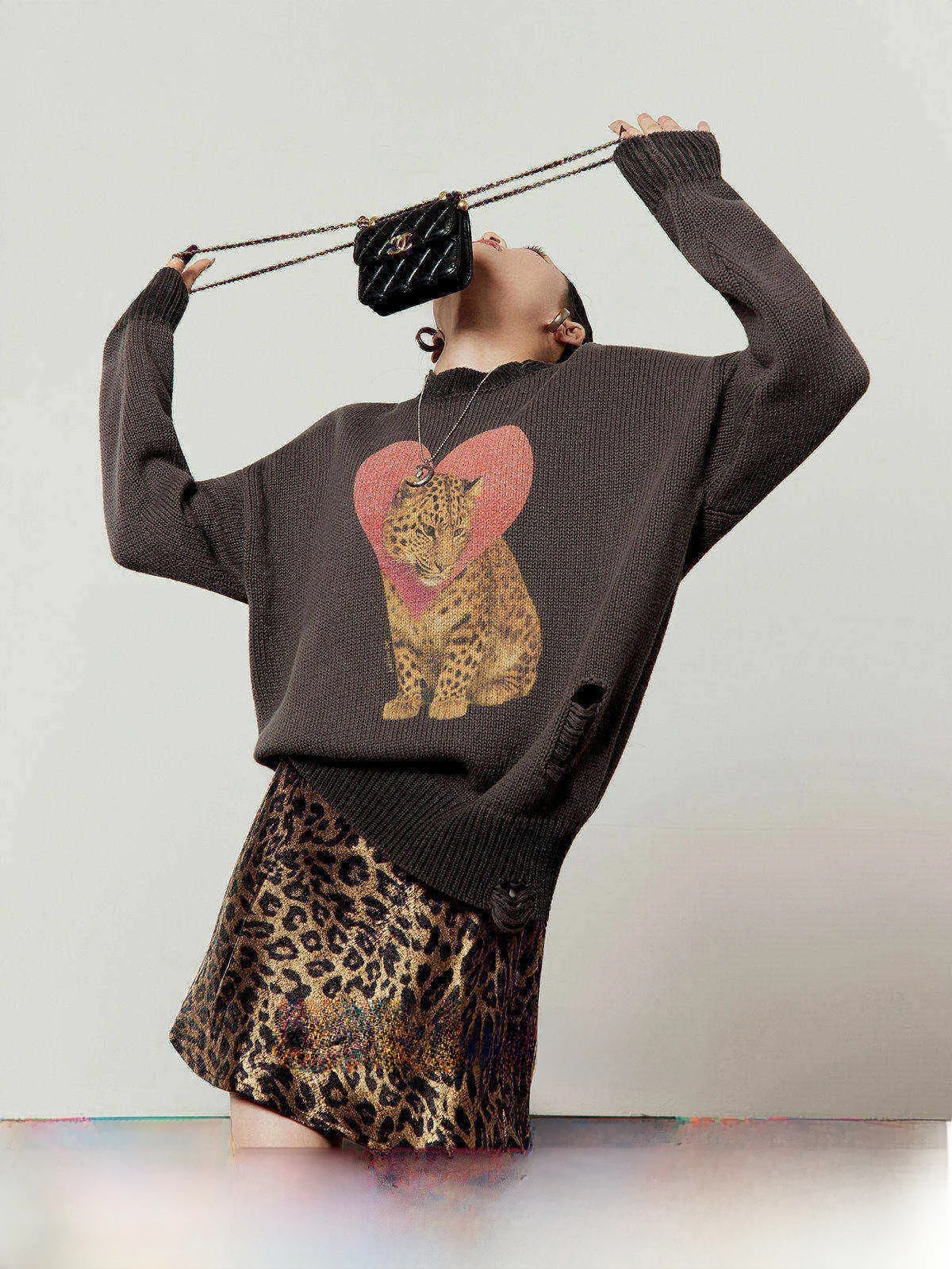 Grey Loose Knitted Sweater Women's Spring New Style Hole Design Retro Style Long Sleeve Leopard Pattern Casual Fashion
Grey Loose Knitted Sweater Women's Spring New Style Hole Design Retro Style Long Sleeve Leopard Pattern Casual Fashion