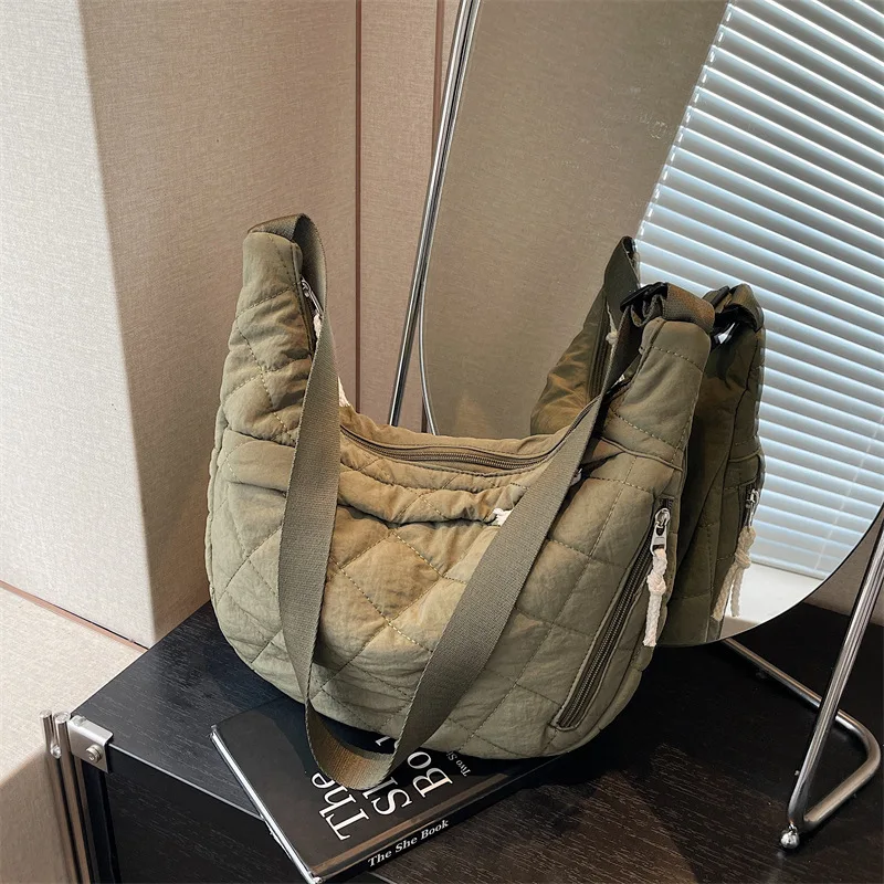 Fashionable Large Capacity Tote Bag for Women Luxury Designer Crossbody Bag Casual Commute Stylish Shoulder Bag Portable Quilted
Fashionable Large Capacity Tote Bag for Women Luxury Designer Crossbody Bag Casual Commute Stylish Shoulder Bag Portable Quilted