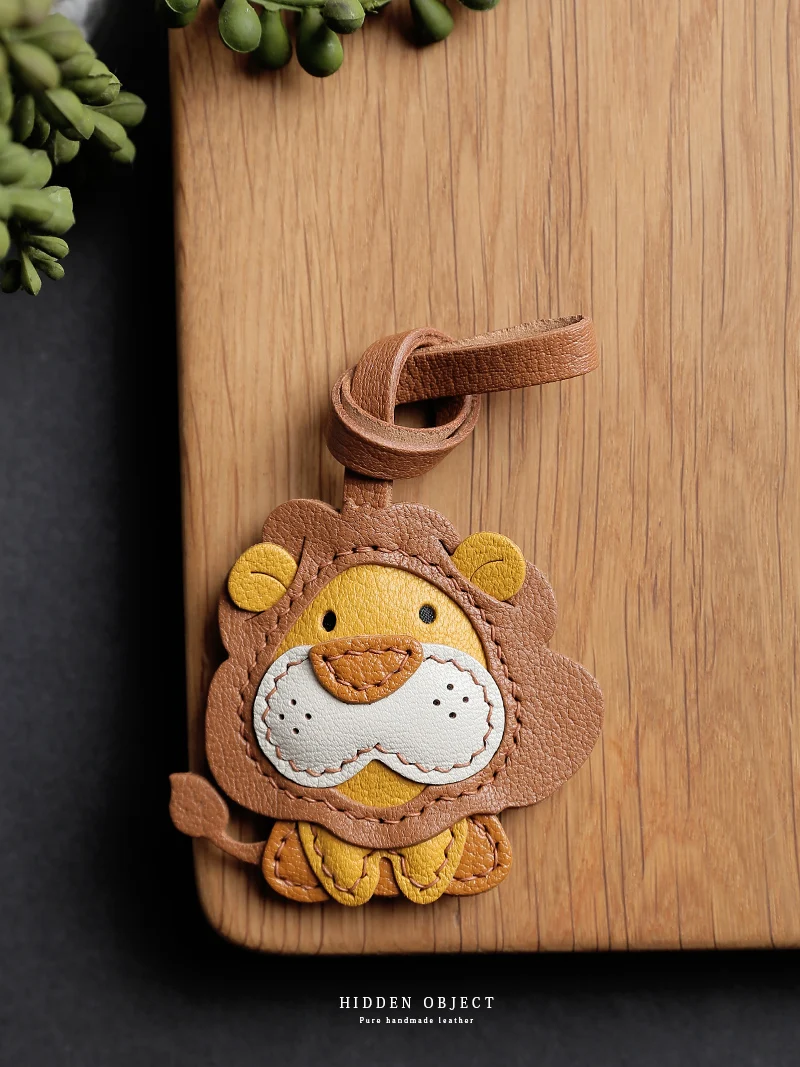 Handmade original little lion bag pendant leather car key chain small decoration
Handmade original little lion bag pendant leather car key chain small decoration