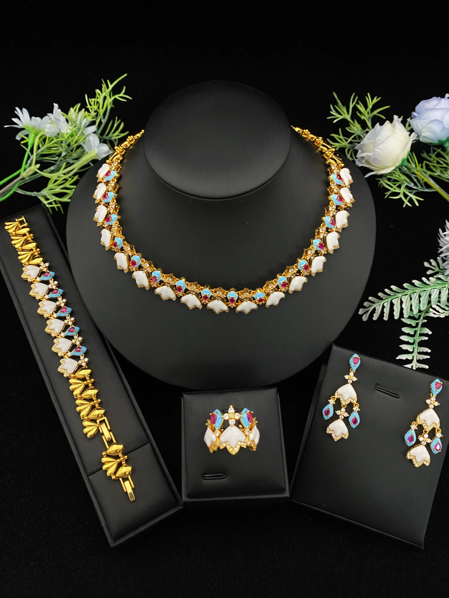 Ювелирный набор JRH с позолотой и цирконами в форме капли масла для женщин: колье, серьги, браслет, кольцо – полный комплект свадебных украшений
Ювелирный набор JRH с позолотой и цирконами в форме капли масла для женщин: колье, серьги, браслет, кольцо – полный комплект свадебных украшений