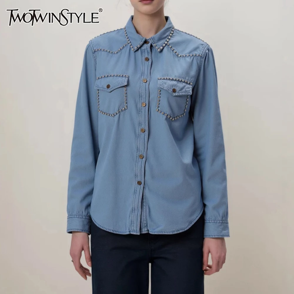 TWOTWINSTYLE, однотонные свободные блузки с бриллиантами для женщин, темпераментные рубашки с длинными рукавами и лацканами, женская мода
TWOTWINSTYLE, однотонные свободные блузки с бриллиантами для женщин, темпераментные рубашки с длинными рукавами и лацканами, женская мода