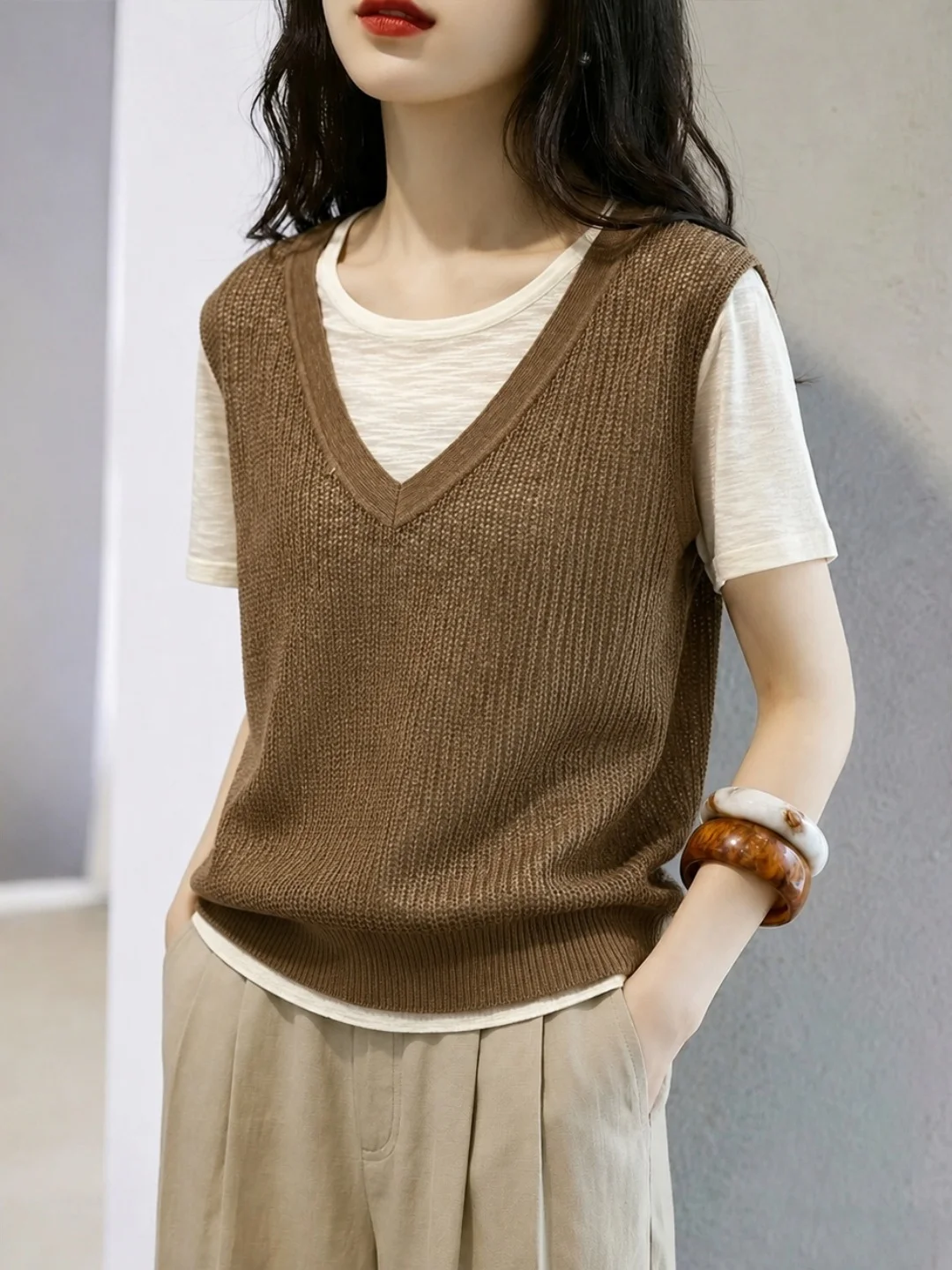 Ladies Loose Short Sleeve Ice Silk Knitted Top Color Block Fashionable Summer 2026 Korean Style Straight Cut round Neck Pullover
Ladies Loose Short Sleeve Ice Silk Knitted Top Color Block Fashionable Summer 2026 Korean Style Straight Cut round Neck Pullover