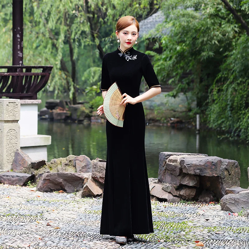 Черное велюровое улучшенное длинное платье-русалка Cheongsam в стиле ретро, модное платье для похудения, элегантное Ципао
Черное велюровое улучшенное длинное платье-русалка Cheongsam в стиле ретро, модное платье для похудения, элегантное Ципао