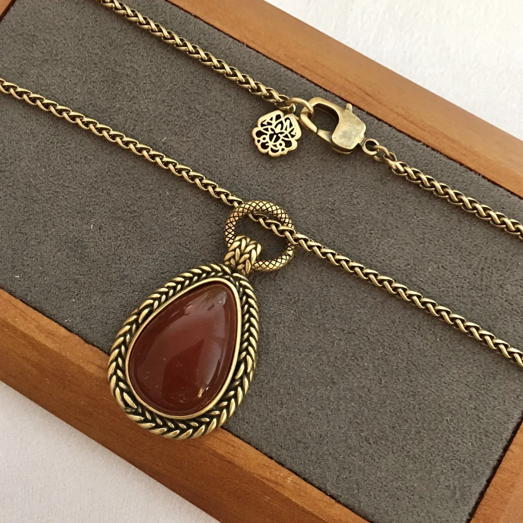 New Natural Red Agate Water Drop Pendant Necklace for Women's High End Personalized Temperament Long Sweater Chain
New Natural Red Agate Water Drop Pendant Necklace for Women's High End Personalized Temperament Long Sweater Chain