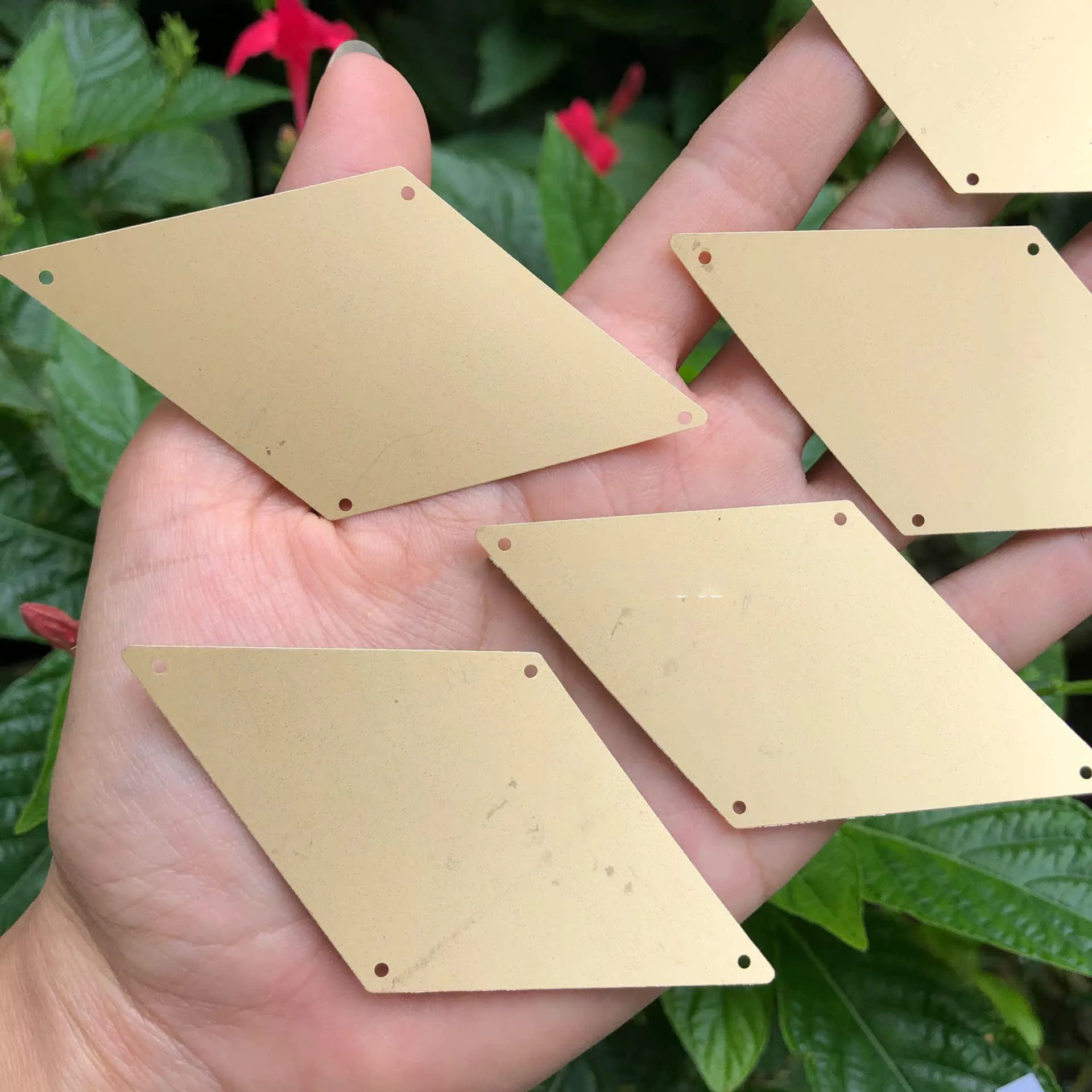 50 г, 40x80 мм, разноцветные большие ромбовидные пайетки для шитья, для одежды, рукоделия, декора платьев, свадеб и вечеринок
50 г, 40x80 мм, разноцветные большие ромбовидные пайетки для шитья, для одежды, рукоделия, декора платьев, свадеб и вечеринок