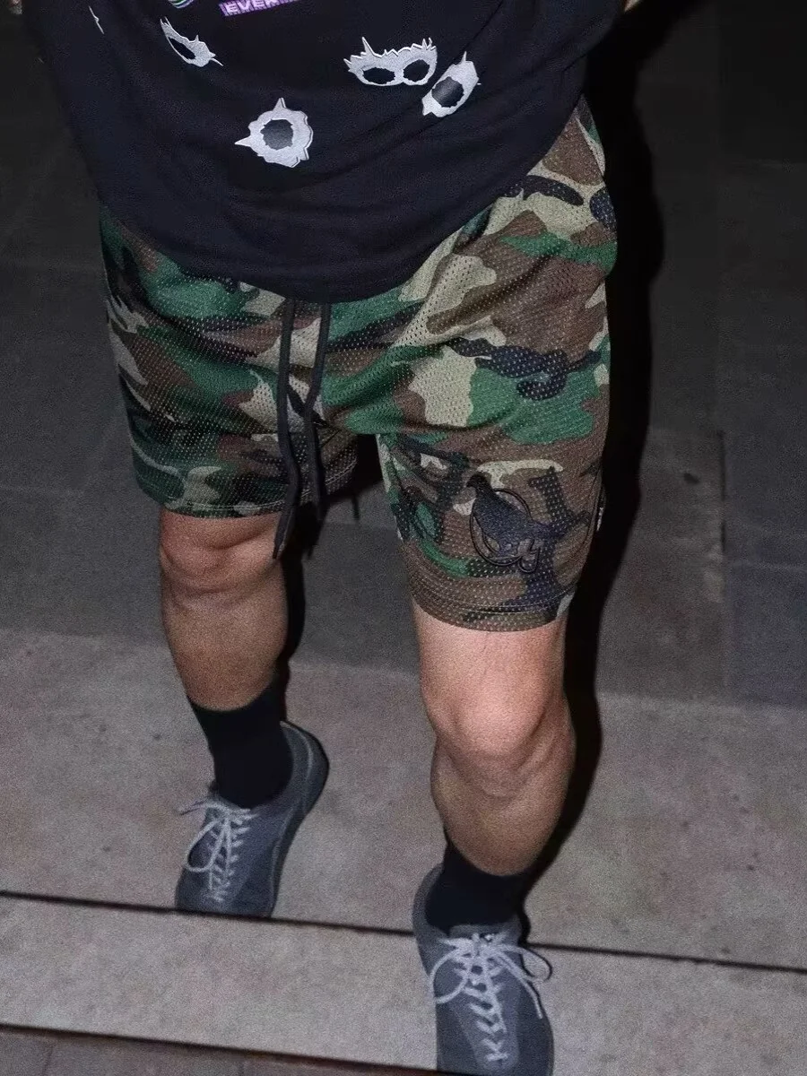 Летние американские камуфляжные шорты с ретро-вышивкой, длиной ниже колена, повседневные, спортивные, свободного кроя, молодежные, модные, дышащие
Летние американские камуфляжные шорты с ретро-вышивкой, длиной ниже колена, повседневные, спортивные, свободного кроя, молодежные, модные, дышащие