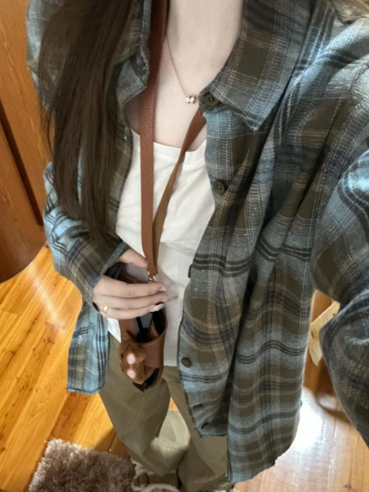 Мужской синий винтажный кардиган Cleanfit American Plaid с длинными рукавами, модный, в университетском стиле, в полоску, дышащий
Мужской синий винтажный кардиган Cleanfit American Plaid с длинными рукавами, модный, в университетском стиле, в полоску, дышащий