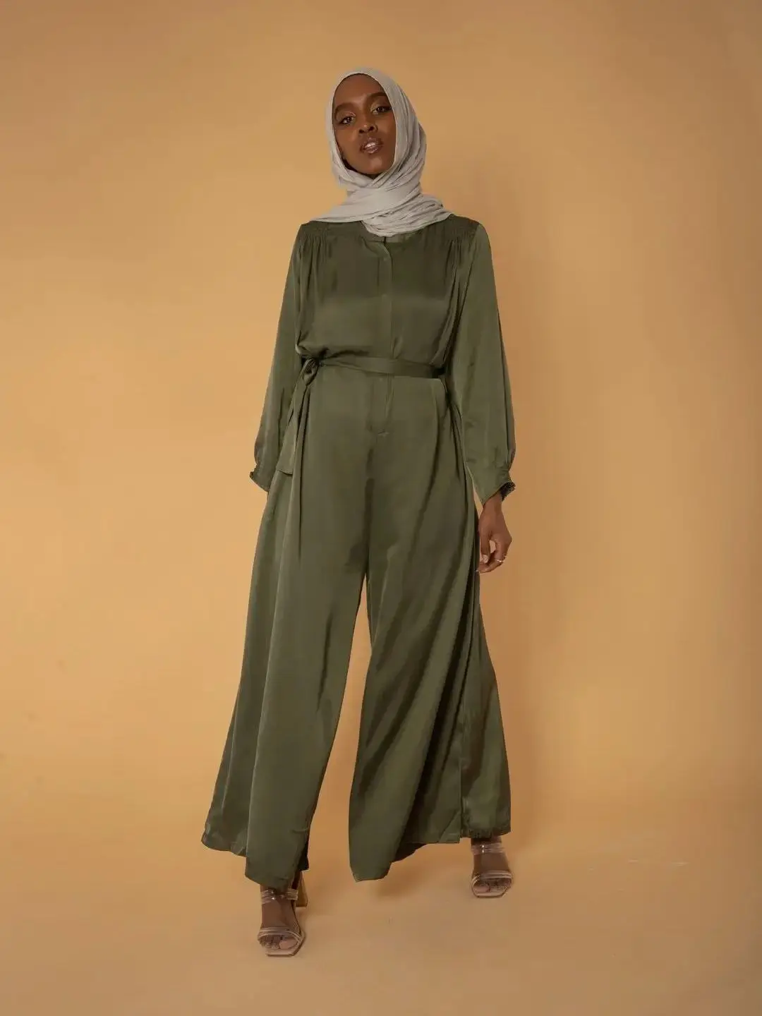 Jumpsuits Dubai Turkey Silky Green Muslim Dress Islam Abayas Women Vestidos Robe Longue Vetement Femme Musulman De Mode F2696
Jumpsuits Dubai Turkey Silky Green Muslim Dress Islam Abayas Women Vestidos Robe Longue Vetement Femme Musulman De Mode F2696